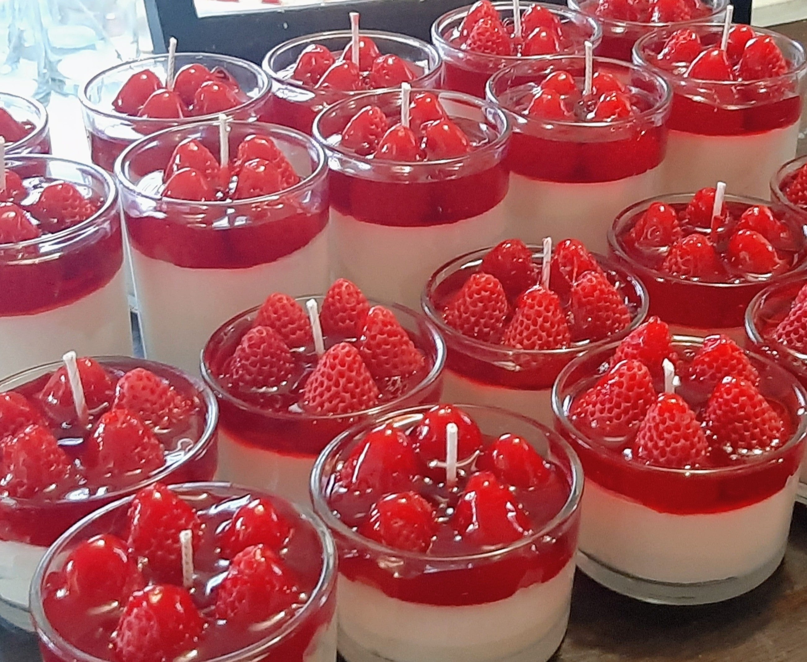 "Strawberry Cheese Cake" Beeswax/Soy blend, 4oz Candle